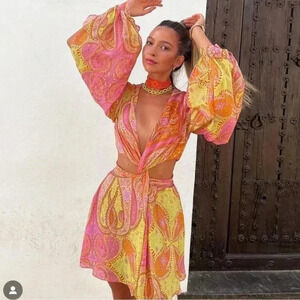 BLOGGER FAVORITE Zara Cut Out Multicolored Printed
Dress MEDIUM